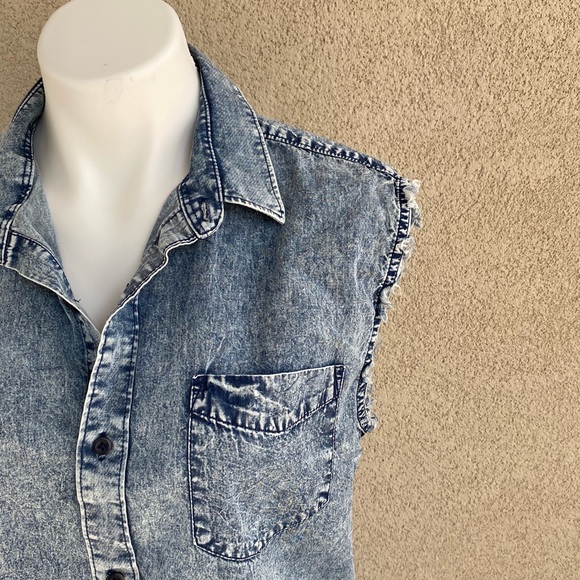 Boyfriend Fit Sleeveless Acid Wash Denim Vest - Picture 2 of 5